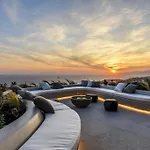Silver Breeze Villa *